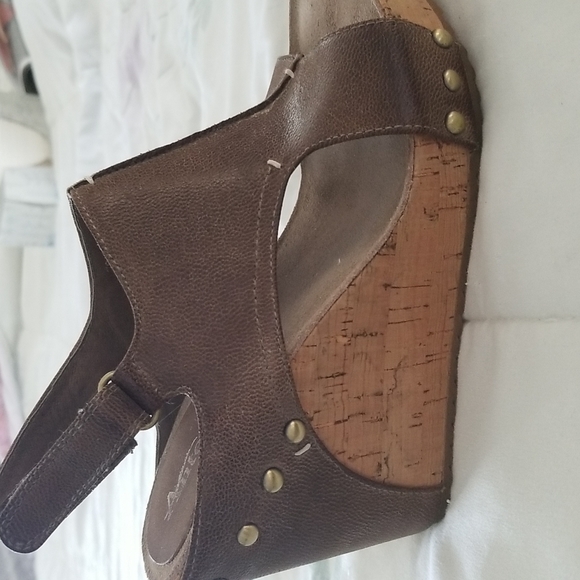 Like new, Excellent condition Antelope cork wedges. Size 6 - Picture 2 of 5